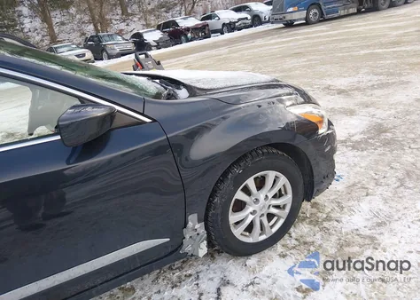 2015 Nissan Altima 2.5 S z USA, uszkodzony, nr VIN 1N4AL3AP6FC163550